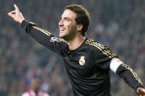 拼搏是中国篮球永恒的旋律，拼搏是一种