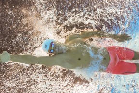 特色足球旅游纪念品广受欢迎，带动地方特色经济，足球特产