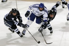 斯密斯：凭借强大的场上视野与判断力，成为全黑队的组织核心，a.斯密