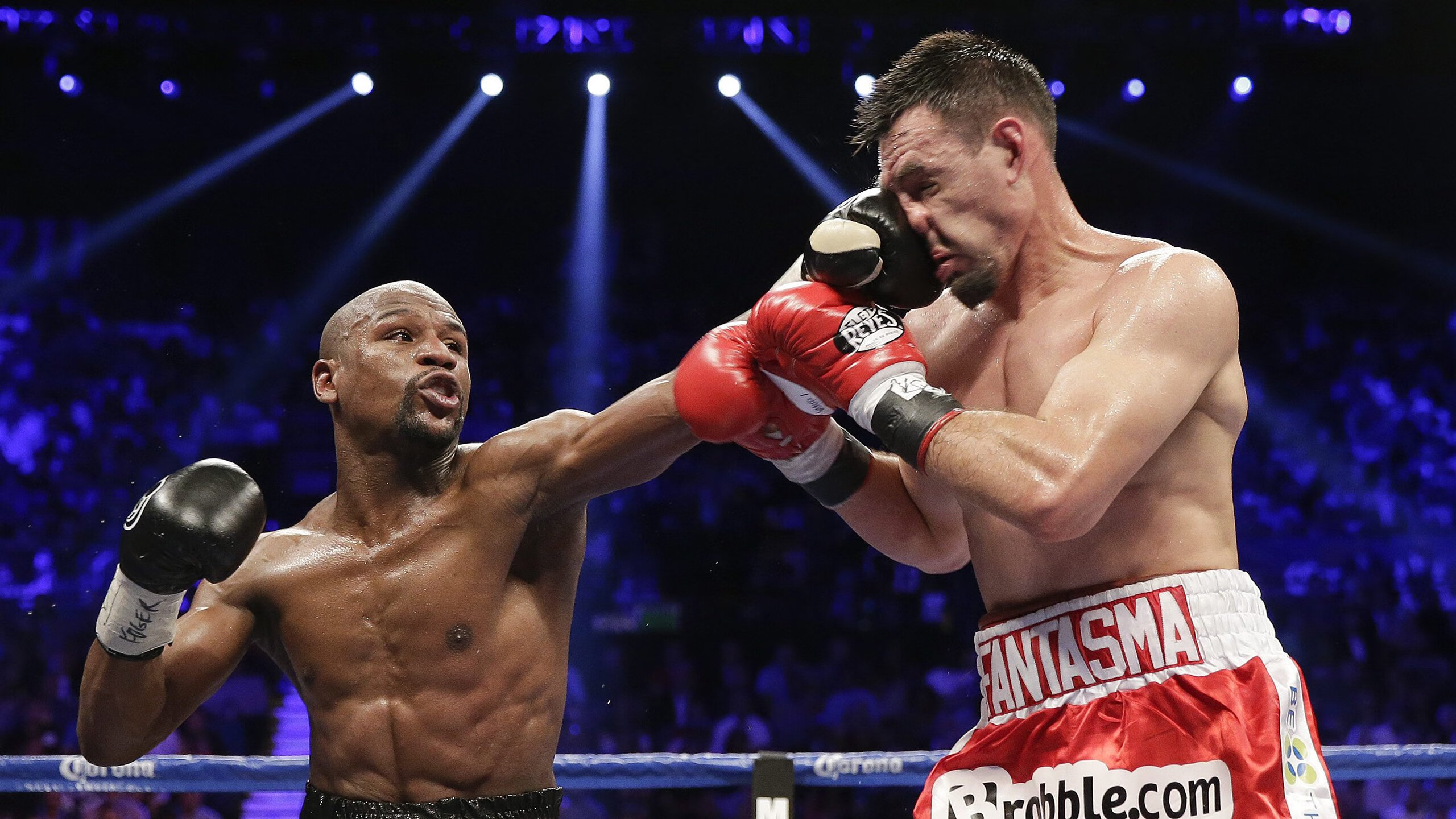 “短柄墙球,攻守之间的智慧博弈!高新区全民健身馆带你领略不一样的运动魅力”