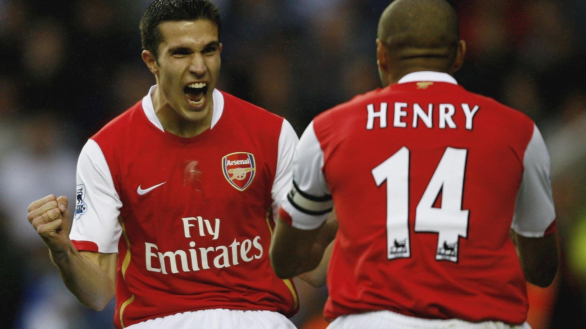 曼联后防问题成为冬窗关注重点，曼联后防一条街